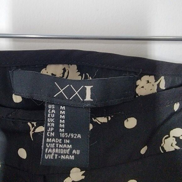 FOREVER 21 Vintage Slit Hem Ditsy Floral Print Pencil Skirt Size Medium - Picture 4 of 9